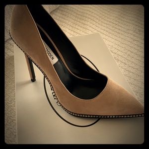 Steve Madden suede pumps